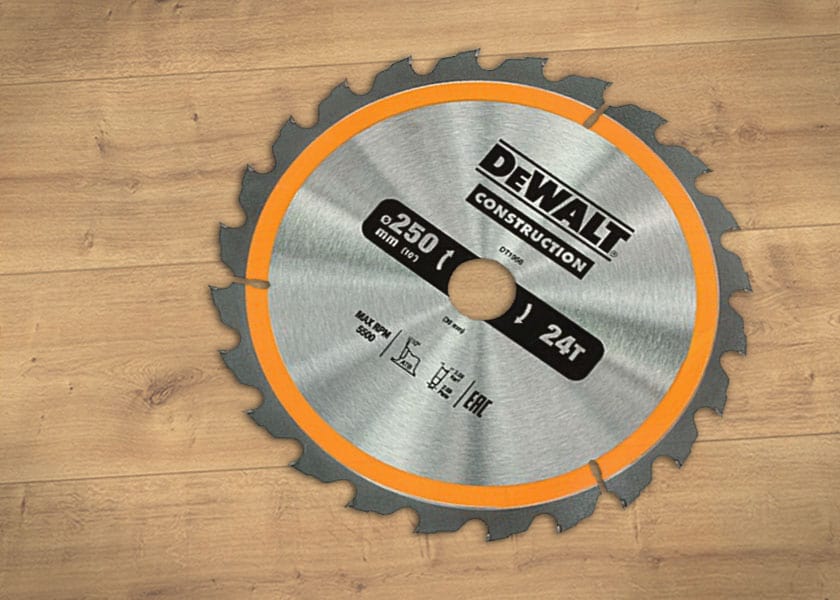 Das DeWalt Bau-Kreissägeblatt eignet sich als nagelfestes Produkt vorzüglich für Holz mit Eisendurchdringung.